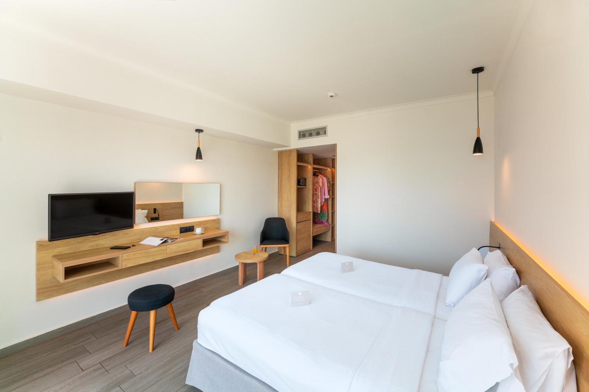 Aquarium View Hotel 4*